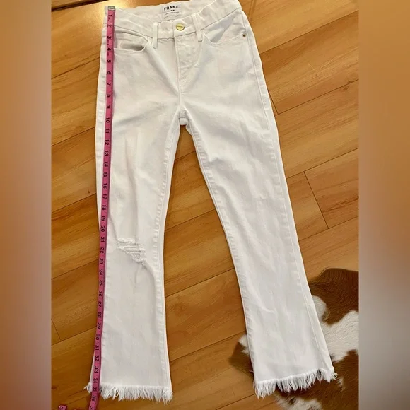 Frame “Le Crop Mid-Rise Mini Bootcut” Jeans in White | Size 23 - Picture 14 of 17
